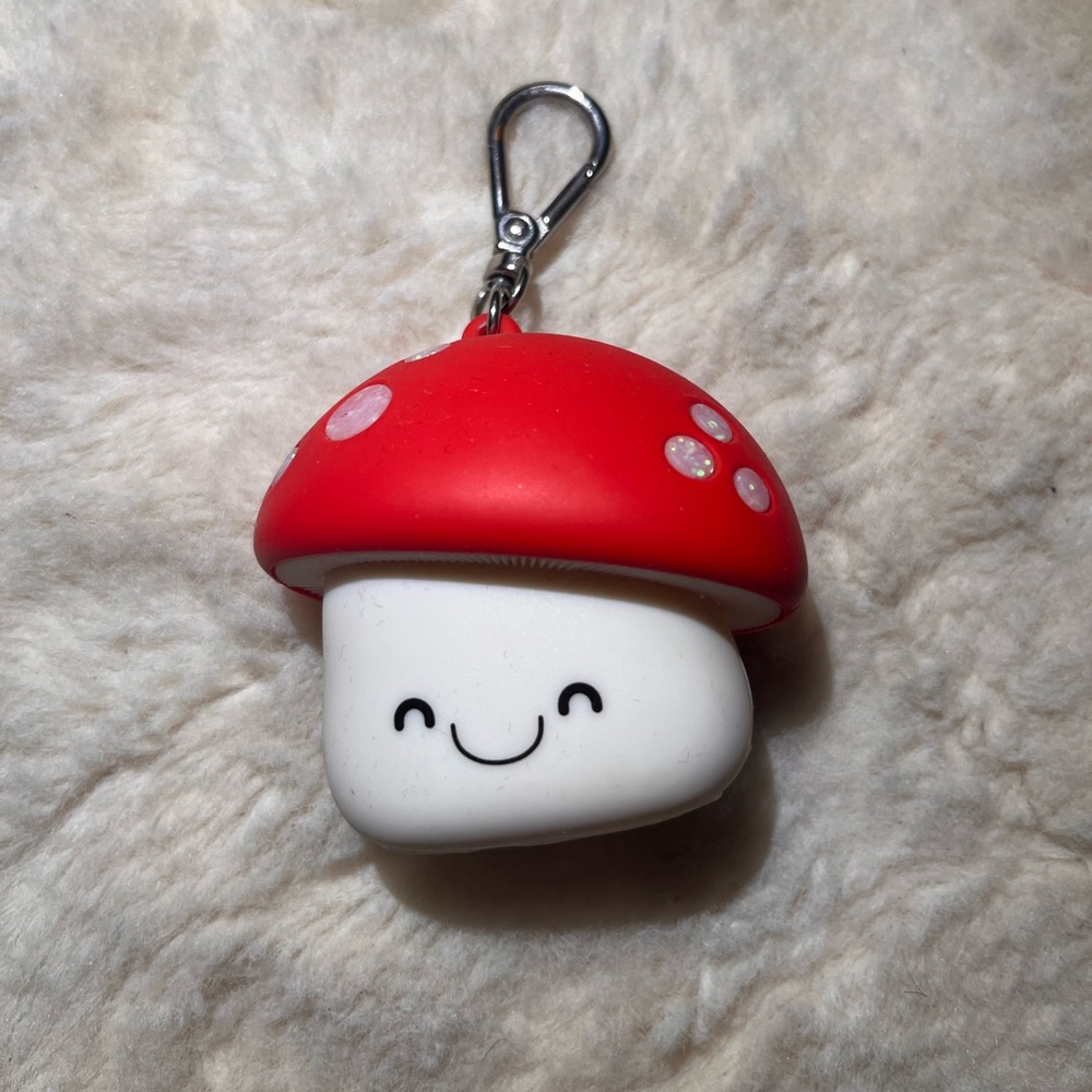 Bath & Body Works Red and White Mushroom Pocketbac Holder